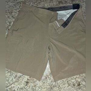 Ben Hogan Performance Men's Khaki Flat Front Shorts Chinchilla Size 42 NWT